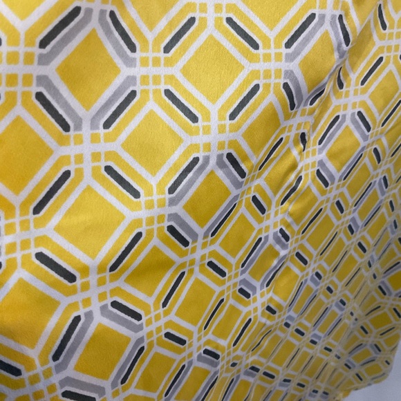 Banana Republic Women’s Sleeveless Blouse Ruffle Front Yellow/Gray Geometric XS - Picture 6 of 9